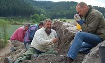 Sammler auf der Mineralienhalde Grube Clara in Wolfach/Schwarzwald
